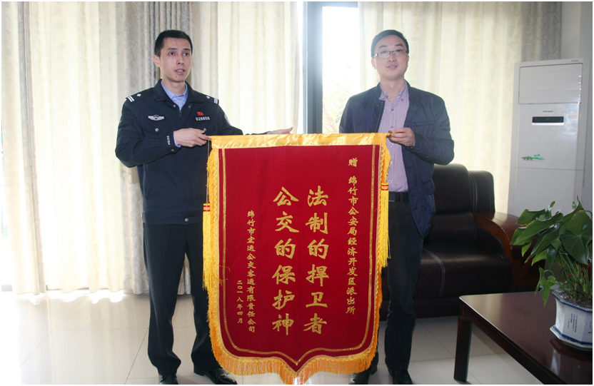 公交的保護(hù)神、法制的捍衛(wèi)者--市經(jīng)開(kāi)區(qū)派出所