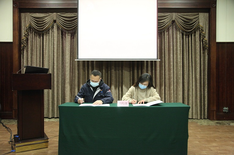 航發(fā)科技葉片分廠黨委與鑫坤機(jī)械黨支部召開黨建共建簽約儀式，發(fā)揮黨組織作用，共建促發(fā)展